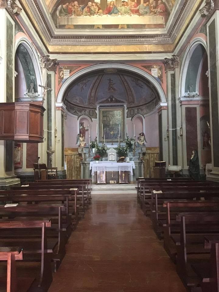 Interno della chiesa di Santa Croce a Villerose