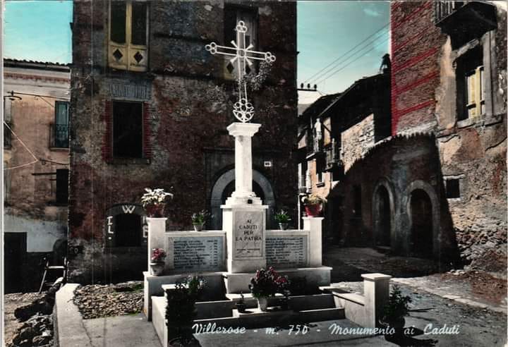 Monumento ai caduti nel centro di Villerose